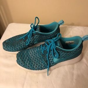 Women’s Nike blue and grey shoes size 7 1/2